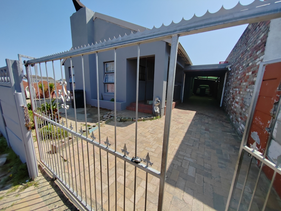 4 Bedroom Property for Sale in Beverly Park Western Cape